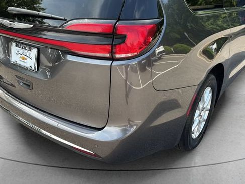 Used 2023 Chrysler Pacifica Touring-L FWD image 40