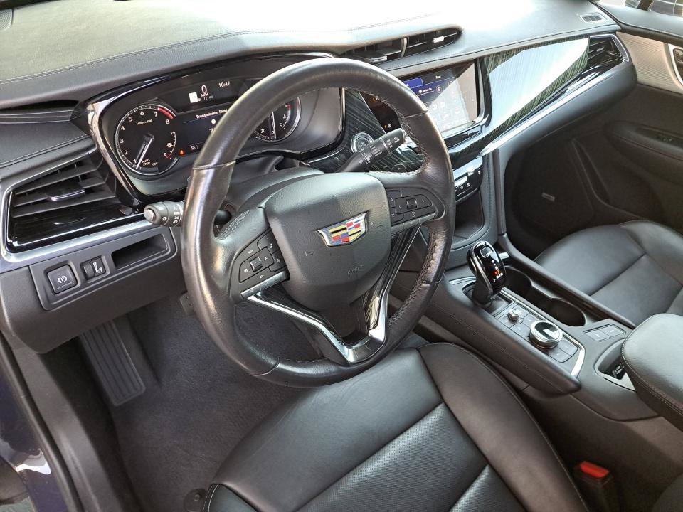 Used 2025 Cadillac XT6 Premium Luxury FWD image 10
