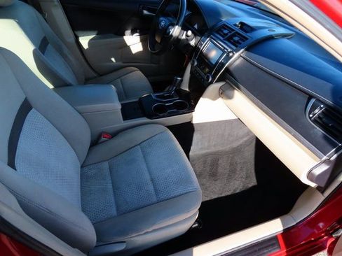 Used 2013 Toyota Camry LE image 13