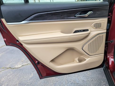 Used 2021 Jeep Grand Cherokee L Limited image 18