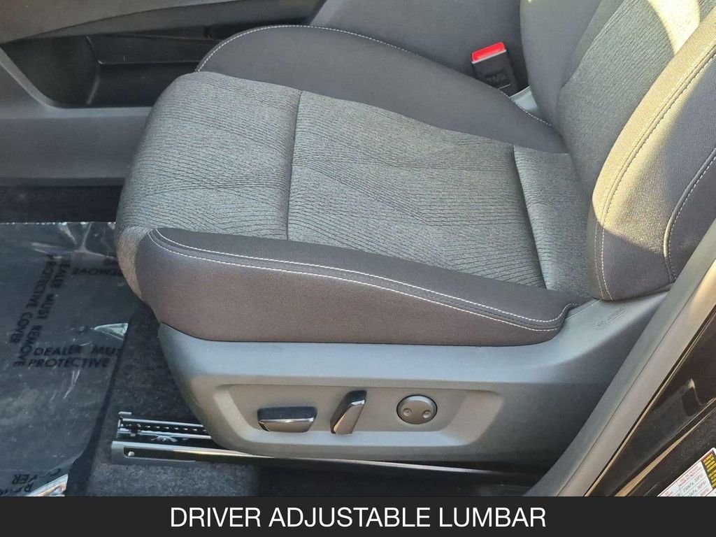 Certified 2026 Nissan Rogue SV FWD image 15
