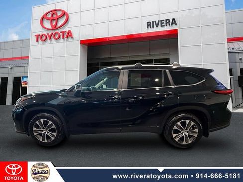 Used 2023 Toyota Highlander XLE AWD/4WD image 8