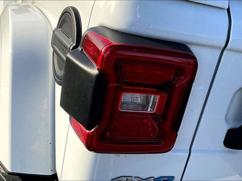 Used 2021 Jeep Wrangler Unlimited Sahara image 22