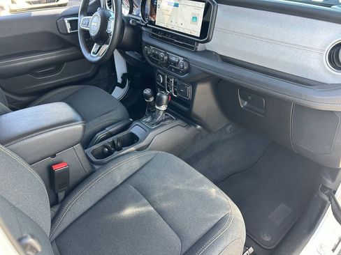 Used 2024 Jeep Wrangler Unlimited Sahara AWD/4WD image 13