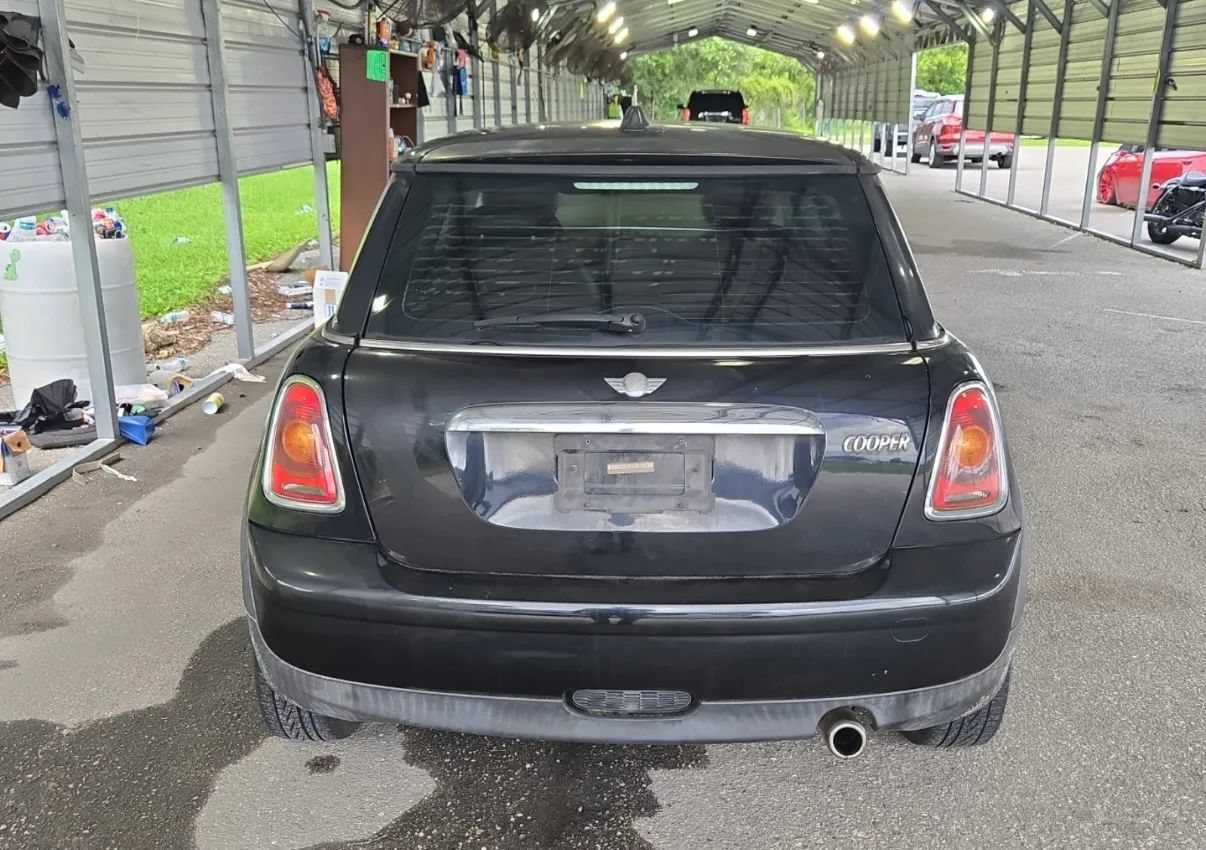 Used 2010 MINI Cooper Hardtop FWD image 3
