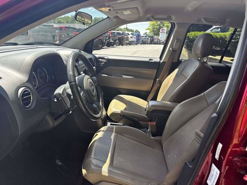 Used 2014 Jeep Compass Latitude AWD/4WD image 16