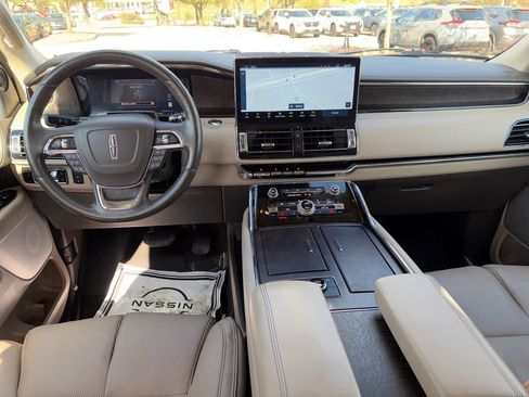 Used 2024 Lincoln Navigator Reserve image 23