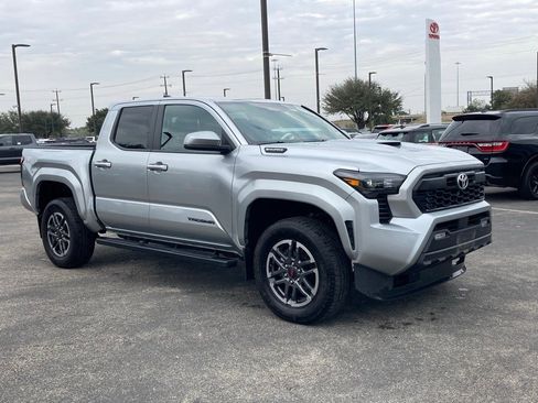Used 2024 Toyota Tacoma TRD Sport image 3