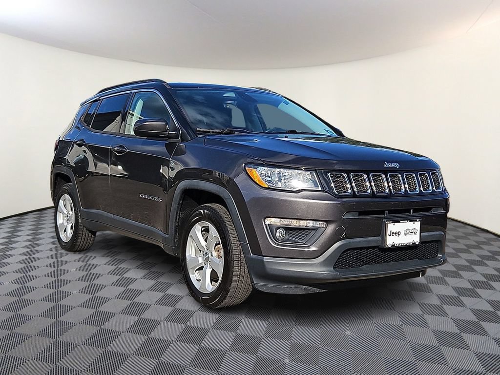 Used 2018 Jeep Compass Latitude w/ Popular Equipment Group AWD/4WD image 1