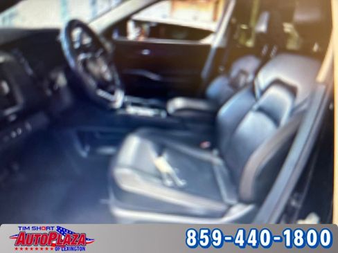 Used 2024 Nissan Pathfinder SL AWD/4WD image 7