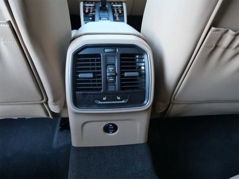 Used 2025 Porsche Macan image 13