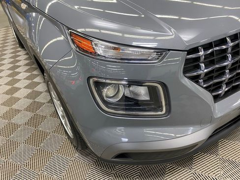 Used 2020 Hyundai Venue SEL FWD image 3