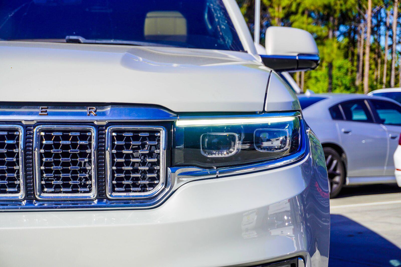 Used 2022 Jeep Grand Wagoneer Series III AWD/4WD image 5