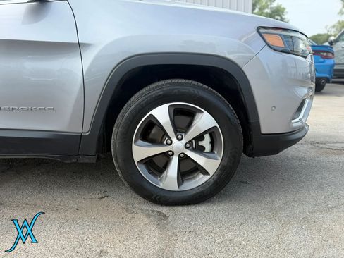 Used 2021 Jeep Cherokee Limited AWD/4WD image 9