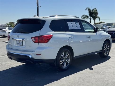 Used 2020 Nissan Pathfinder SV image 4