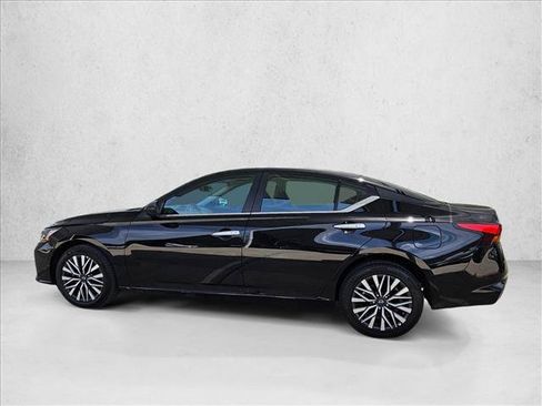 Used 2025 Nissan Altima 2.5 SV AWD/4WD image 8