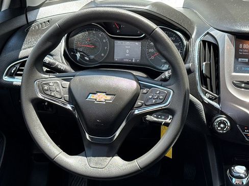 Used 2017 Chevrolet Cruze LT FWD image 13