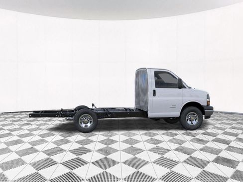 New 2026 Chevrolet Express 3500 w/ Power Convenience Package image 11