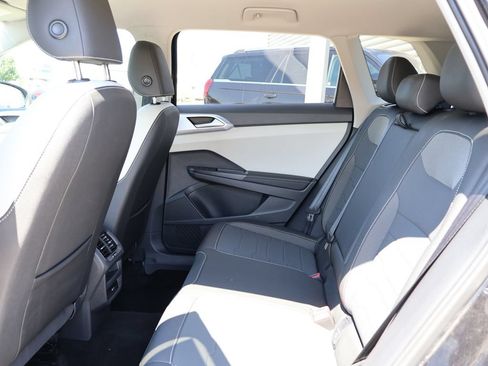 Used 2025 Volkswagen Taos SE FWD image 16