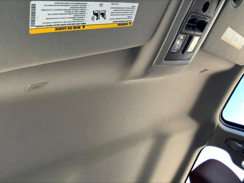 Used 2017 RAM 1500 Laramie Longhorn image 12