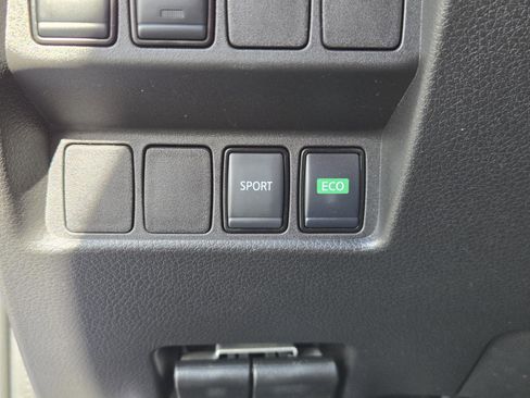 Used 2022 Nissan Rogue Sport S image 18