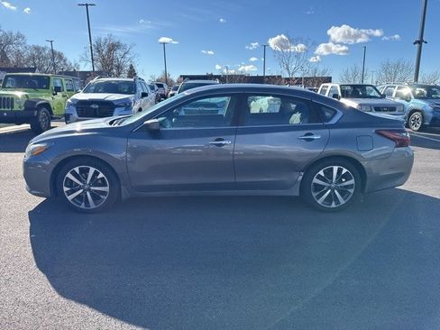 Used 2017 Nissan Altima 2.5 SR w/ LED Appearance Package image 6