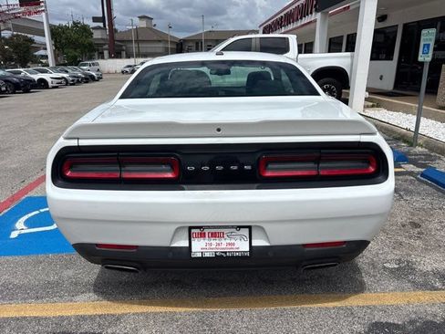 Used 2021 Dodge Challenger SXT w/ Driver Convenience Group RWD image 5