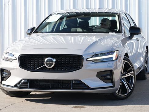 Used 2025 Volvo S60 B5 Plus w/ Climate Package image 3