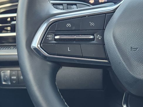 Used 2024 Chevrolet Traverse LT image 28