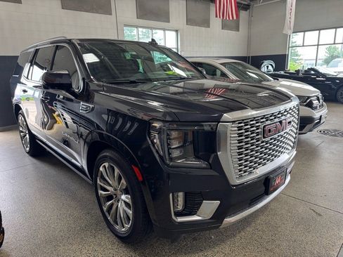 Used 2023 GMC Yukon Denali w/ Denali Reserve Package image 4
