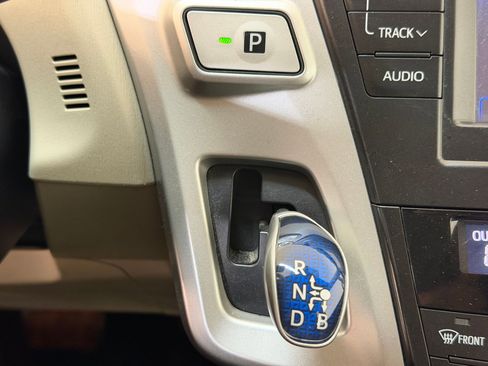 Used 2012 Toyota Prius V Five image 18