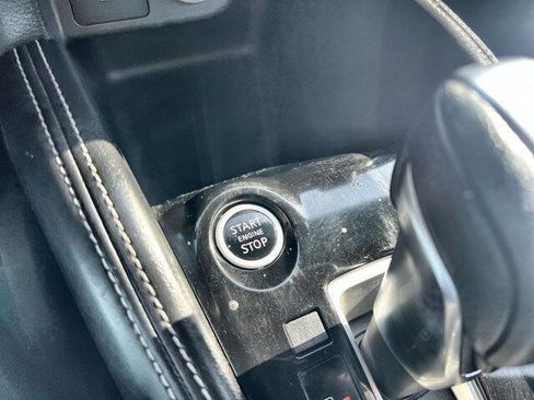 Used 2018 Nissan Kicks SR w/ Premium Package image 16