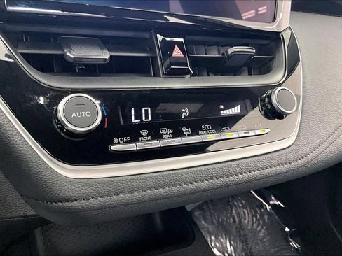 Used 2025 Toyota Corolla SE FWD image 31