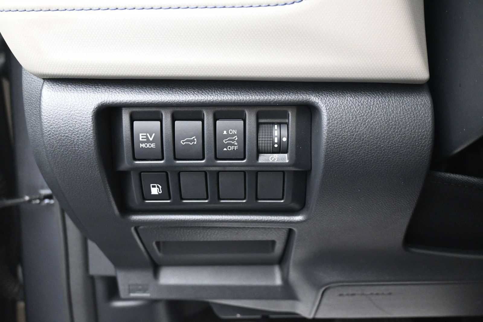 Used 2025 Subaru Forester Limited AWD/4WD image 9