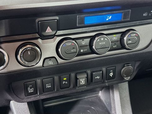 Used 2023 Toyota Tacoma TRD Off-Road w/ Technology Package AWD/4WD image 17
