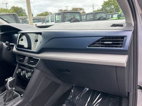 Used 2024 Volkswagen Taos SE image 22