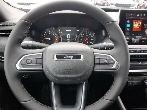 New 2026 Jeep Compass Latitude image 13