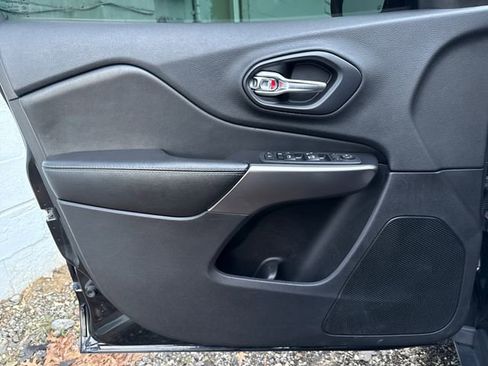 Used 2019 Jeep Cherokee Latitude Plus w/ Comfort/Convenience Group image 22