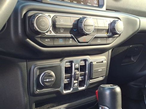 Used 2023 Jeep Wrangler Unlimited Sahara image 14