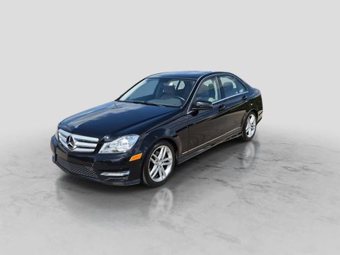 Used 2012 Mercedes-Benz C 300 4MATIC Sedan image 4