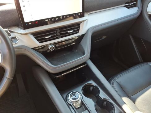 Used 2025 Ford Explorer Active RWD image 29