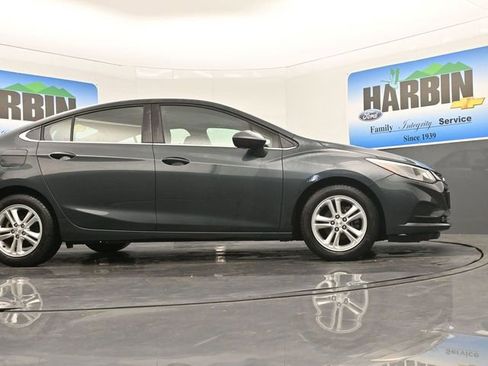 Used 2017 Chevrolet Cruze LT image 11