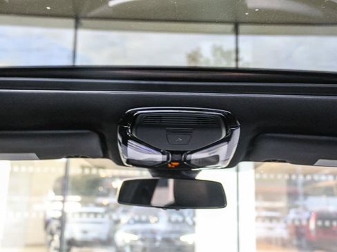 Used 2023 BMW 330i Sedan w/ Premium Package image 16