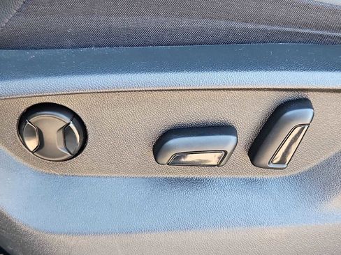 Used 2021 Volkswagen Tiguan SE R-Line image 18