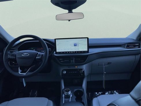 Used 2024 Ford Escape SE image 3