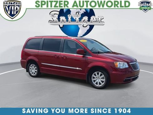 Used 2013 Chrysler Town & Country Touring FWD image 2