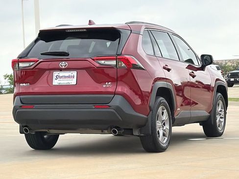 Used 2025 Toyota RAV4 LE AWD/4WD image 7