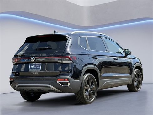 Used 2025 Volkswagen Taos SE image 5