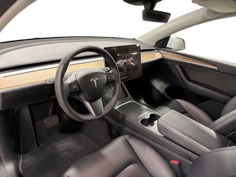 Certified 2023 Tesla Model Y Long Range AWD/4WD image 9