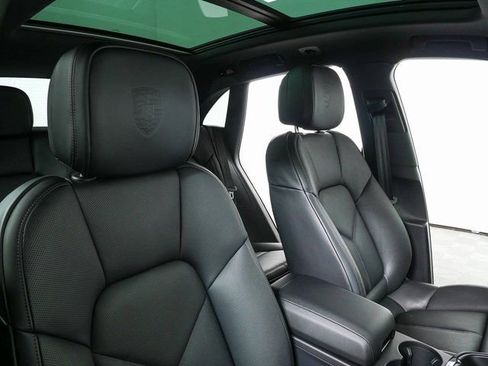 New 2026 Porsche Macan image 25